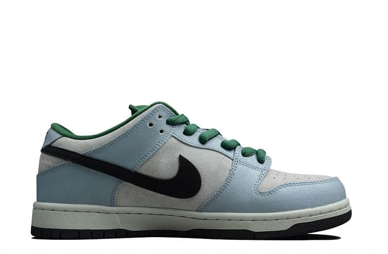 nike dunk sb low maple leaf central park